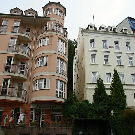 Zamecky 674 * Karlovy Vary